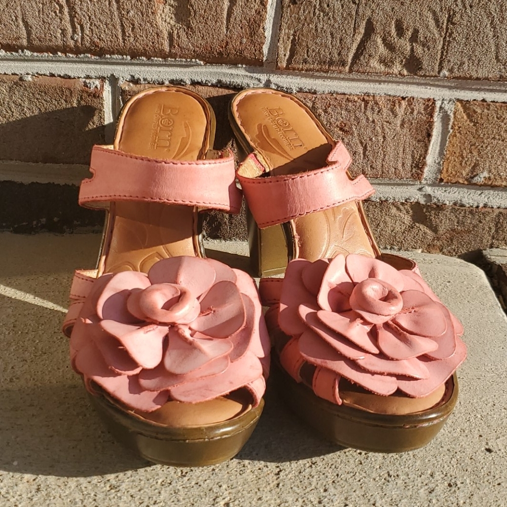 Born flower sandals with 3 inch heel. Size 7M